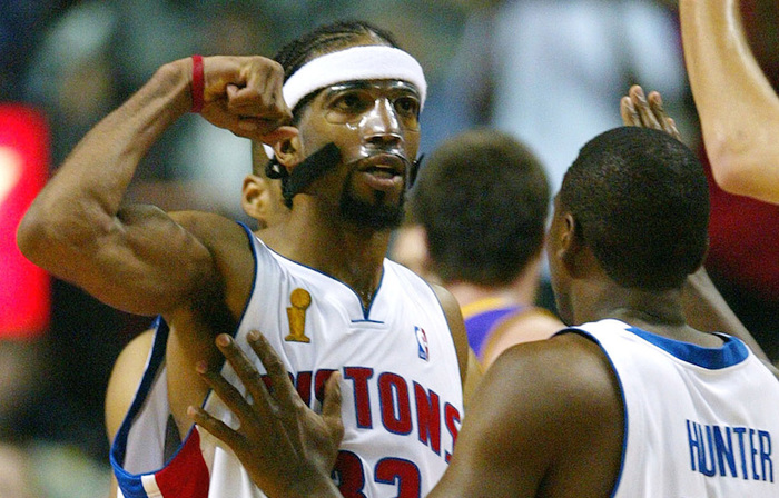 幸亏今天有点发挥，不然又是20秒被换下（还好今天稍有发挥，否则又要20秒就被换下）