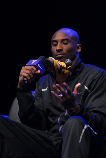 西甲-姆巴佩帽子戏法 皇马3-0客胜巴拉杜利德（西甲：姆巴佩戴帽，皇马客场3-0击败巴拉杜利德）