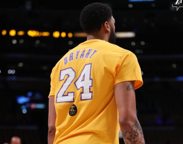 环足奖年最佳男足俱乐部候选：巴黎、切尔西、巴萨、拜仁在列（环足奖年度最佳男足俱乐部候选出炉：巴黎、切尔西、巴萨、拜仁入围）