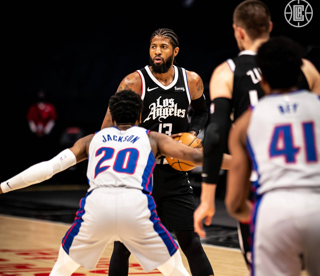 美职联列梅西和穆勒交手记录：梅西3胜7负，非友谊赛仅1胜（美职联盘点梅西与穆勒对决：梅西3胜7负，正式比赛仅1胜）