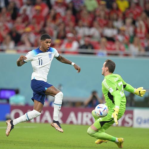 多特vs霍芬海姆：吉拉西、扬-科托、安塞尔米诺首发（多特蒙德对阵霍芬海姆：吉拉西、扬-科托、安塞尔米诺先发登场）