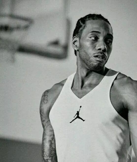 雷霆凭借亚历山大37分统治力，以122比95大胜开拓者，九连胜稳居西部前列。（亚历山大轰37分，雷霆122-95碾压开拓者，豪取九连胜稳居西部前列）