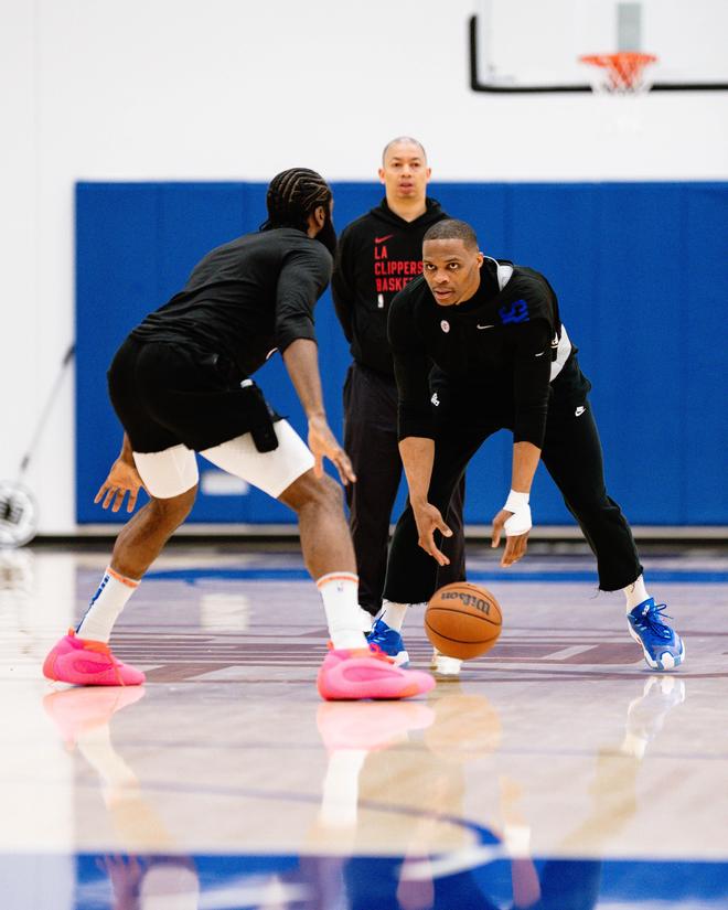 英超前瞻：阿森纳近十轮不败领跑，布伦特福德客场两连败（英超前瞻：阿森纳十轮不败登顶，布伦特福德客场遭两连败）