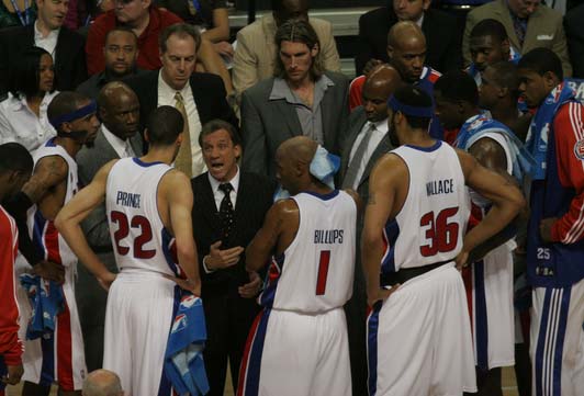 英超：曼联客场2-1击败莱斯特城（英超：曼联客场2-1力克莱斯特城）