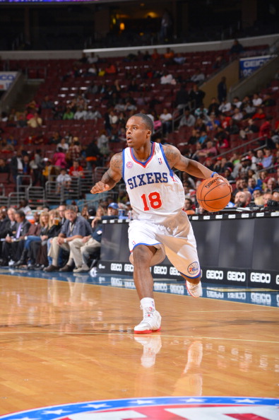 萨林杰成水货？广东三小外援太强势，杜锋缺一个“黑又硬”中锋！（萨林杰被打回原形？广东三小外援强势，杜锋亟需一名强硬中锋）