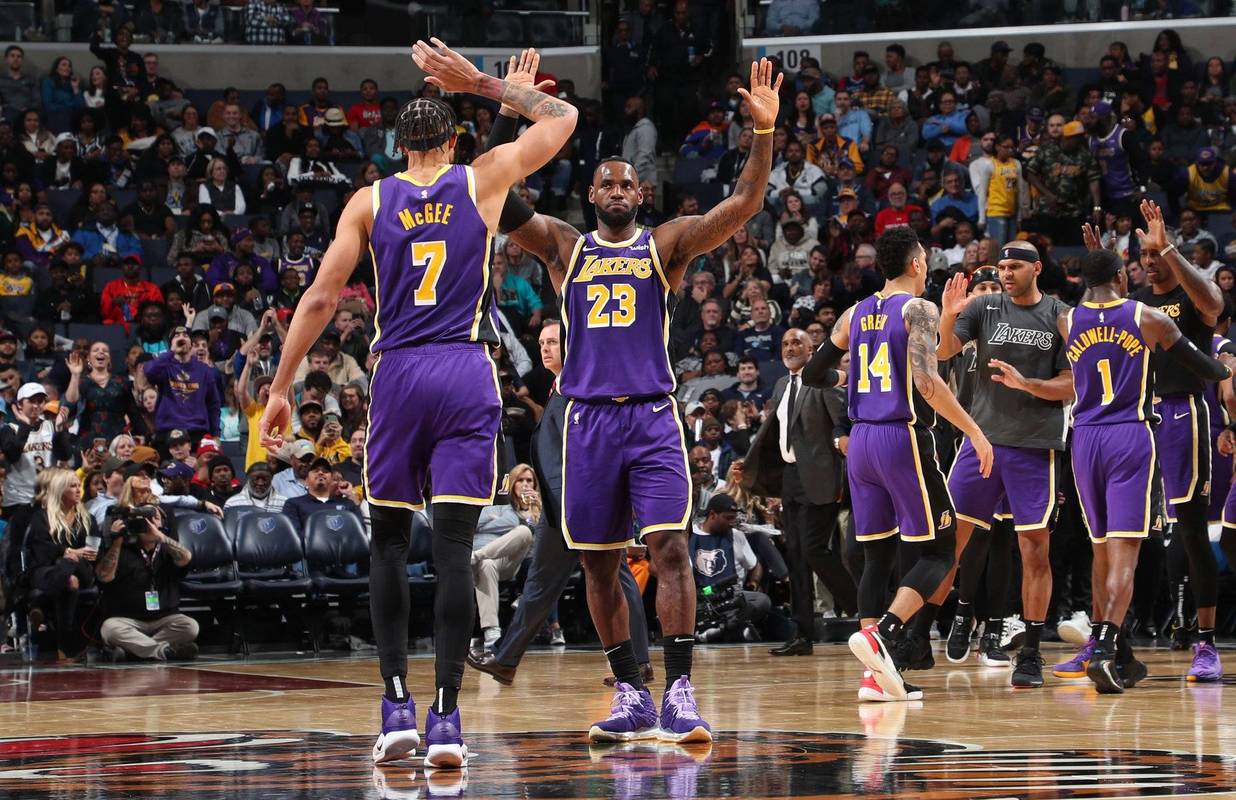 广东男篮防守稳固力克上海（广东男篮凭坚实防守击败上海队）