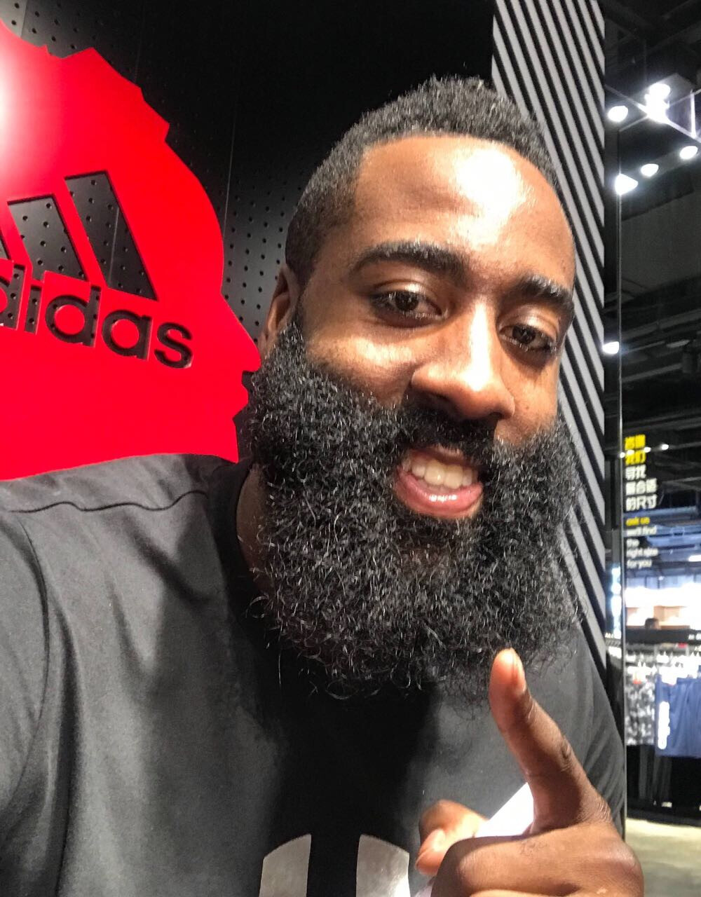 阿斯：卡马文加因肌肉疼痛未能正常训练，他整周都在单独训练（阿斯：卡马文加因肌肉不适未参加合练，本周全程个人训练）