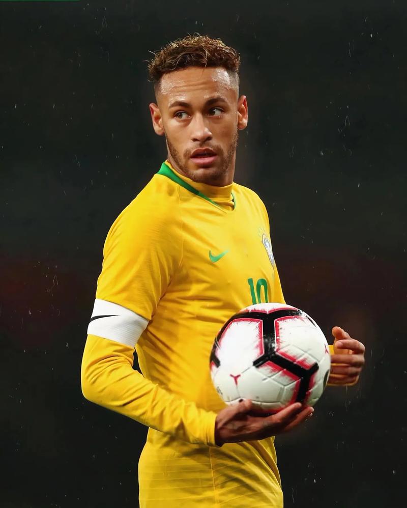 KD：顶尖行列 我无法与乔丹科比詹姆斯直接比较（KD：自认为属于顶尖行列，但不与乔丹、科比、詹姆斯作直接比较）