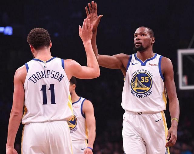 CBA半场：李弘权18分，上海三分命中率超5成以52-42领先浙江（半场结束：李弘权砍下18分，上海三分命中率超五成，52-42暂领先浙江）