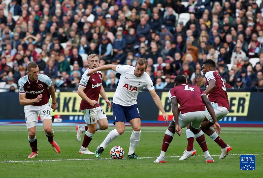 兰杜奇：上半场我们没拉开阵型宽度，踢得有点像一群小鸡（兰杜奇：上半场缺少阵型宽度，我们踢得像小鸡乱窜）