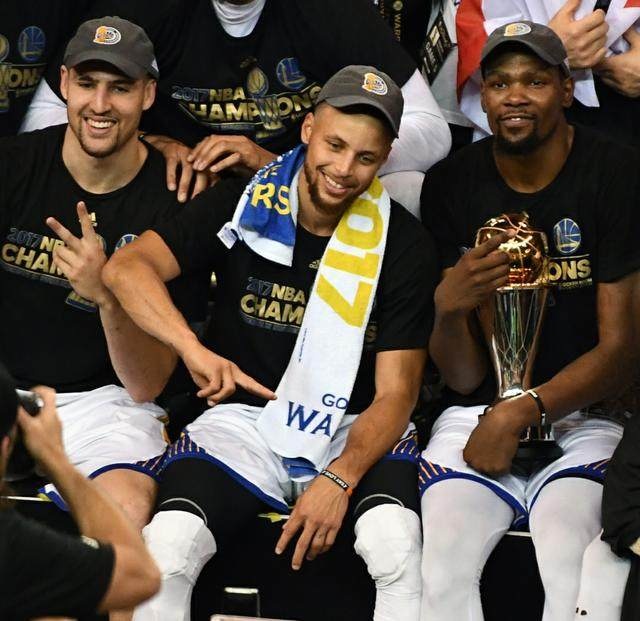 加时赛隐身！胡明轩10中3得到9分3篮板5助攻5犯规（加时赛迷失，胡明轩10投3中仅9分，3篮板5助攻5犯规）