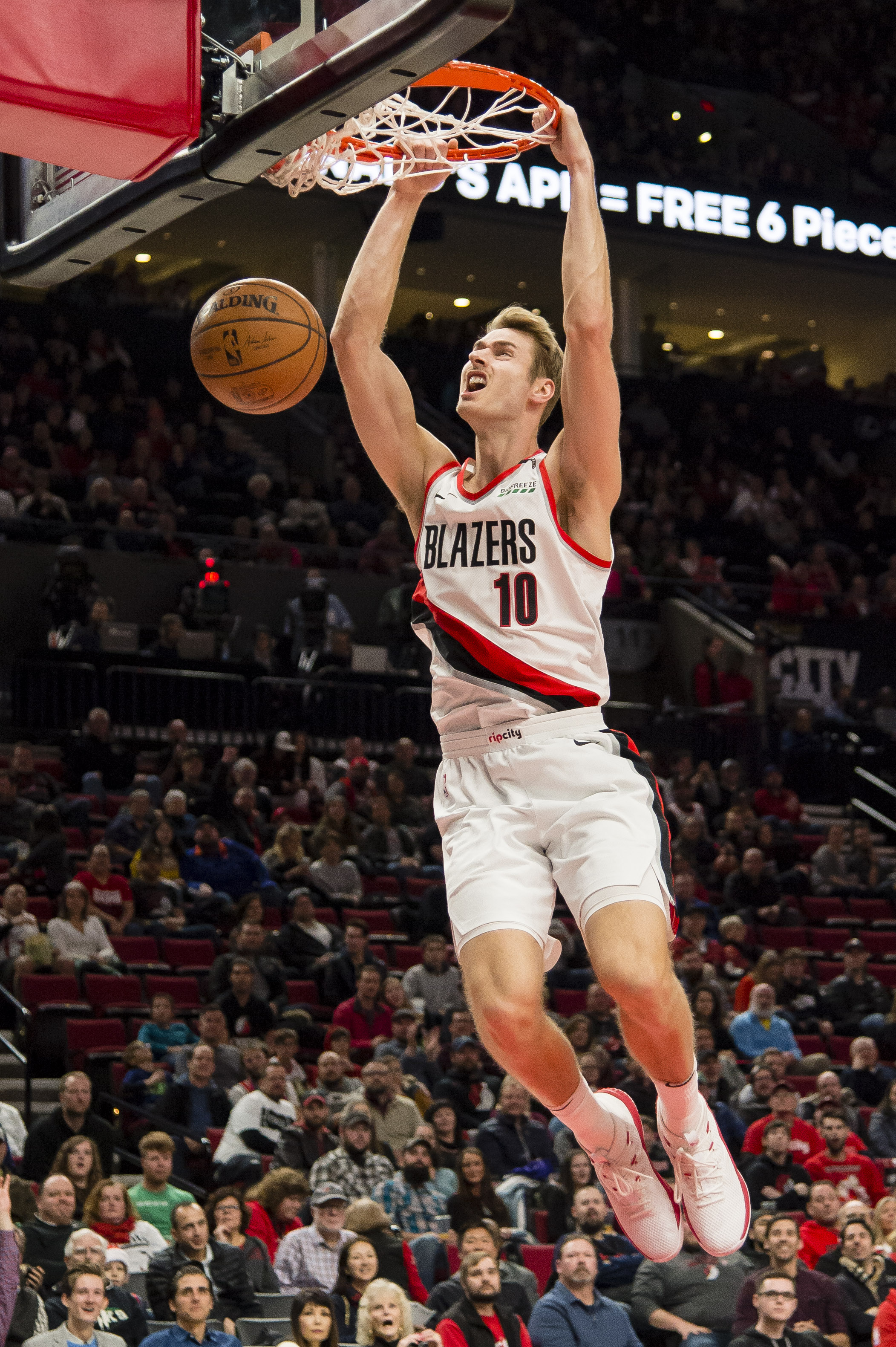 武汉女足2-0东孟加拉女足提前出线，王霜双响，奥乌苏屡失良机（武汉女足2-0东孟加拉提前出线 王霜梅开二度 奥乌苏多次错失良机）