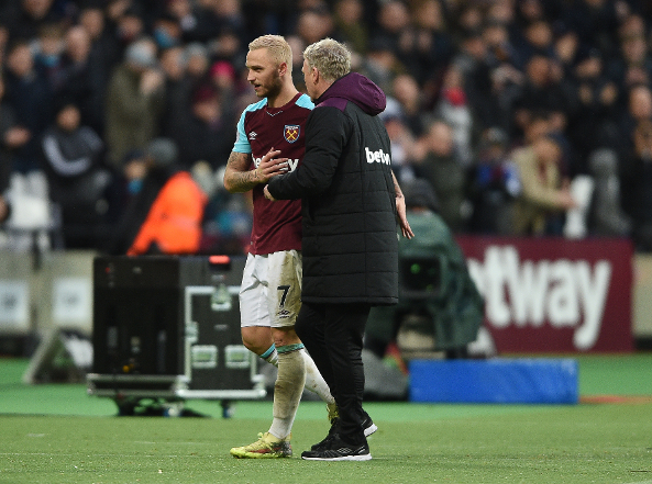 大罗与阿尔卡拉斯切磋网球，还赠送其签名巴西球衣（大罗携手阿尔卡拉斯网球过招，现场赠送签名巴西队球衣）