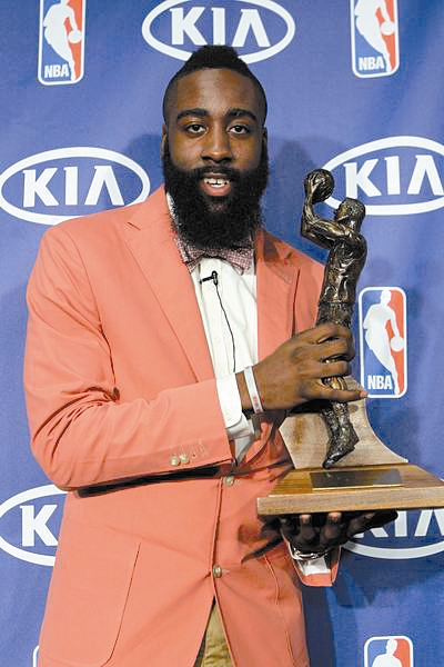 乔治娜晒在卡塔尔海边照片，蓝色紧身连衣裙尽显曼妙身姿（乔治娜晒卡塔尔海边美照，蓝色修身连衣裙彰显优雅曲线）