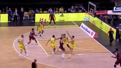 沪媒：柔佛48次射门无法叩开海港大门，替补门将陈威一战封神（沪媒：柔佛48脚狂轰仍颗粒无收，海港替补门将陈威化身铜墙铁壁）